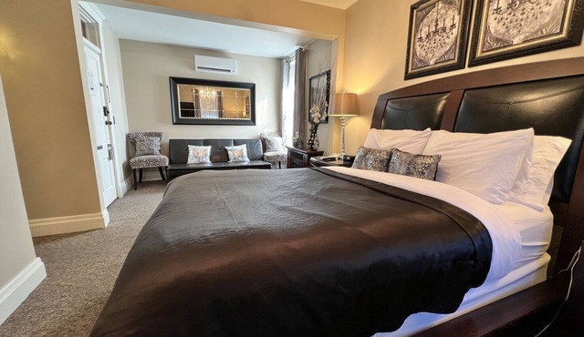 Historic Branson Hotel ~ Downtown ~ Haven Suite