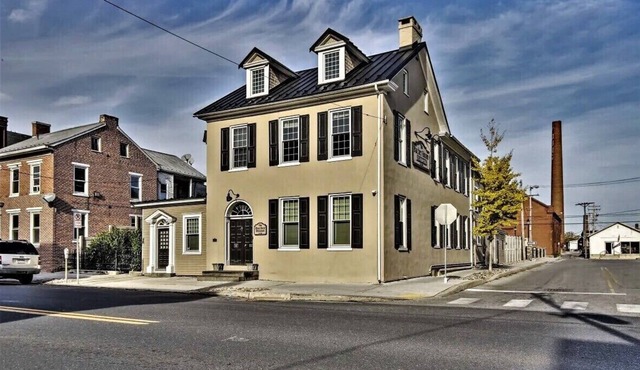 Historic Bucher House with central location to Gettysburg and Lancaster Amish