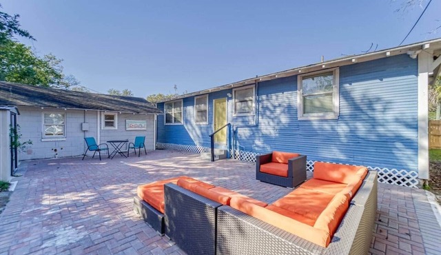 Historic Bungalow + Guest House Patio | BBQ | Clean & Comfy
