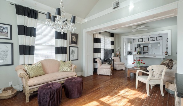 Historic Bungalow Walkable District - Holiday Home