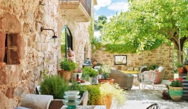 Historic Catalan country house located in a natural park and 40' from Barcelona!
