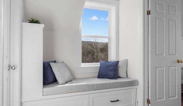 Historic 3BR W/Modern Comforts In Holyrood