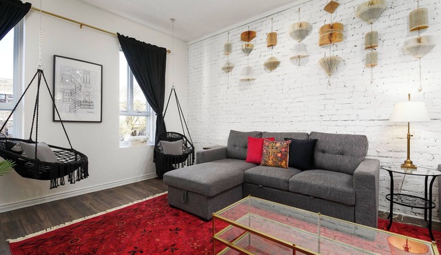 Historic Plateau Loft with 3 Private Baths