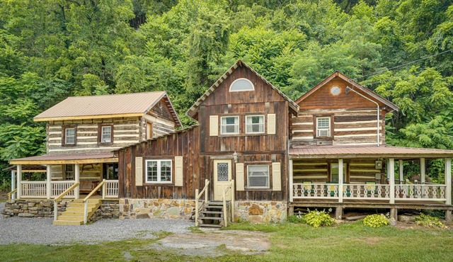 Historic Cabin Retreat ~ 2 Mi to Seneca Rocks!