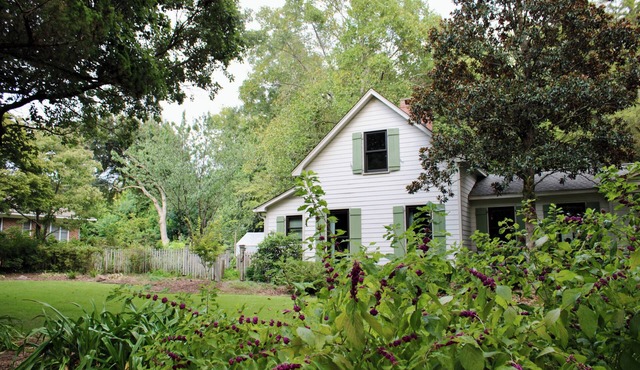 Historic Camden Showstopper! THE LITTLE GARDNER’S COTTAGE