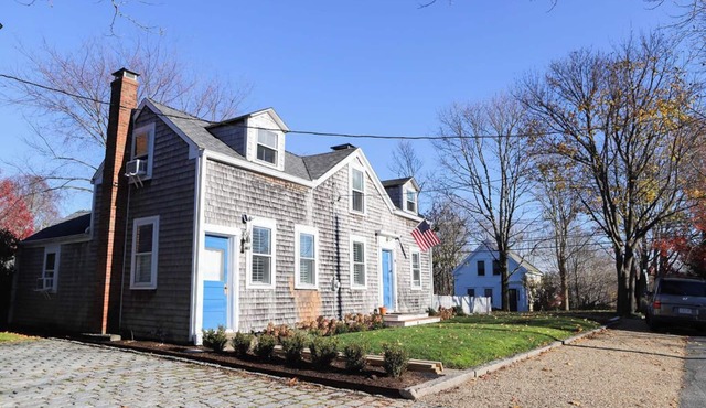 Historic Cape Cod 3BR Home in Sandwich – Walk to Beach & Dining