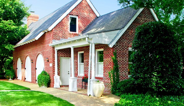 Historic Carriage House at the Church Point Manor
