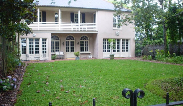 Historic Carriage House East Battery with off street parking!
