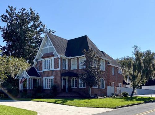 Historic Carriage House Downtown 2 bedroom 1 bath
