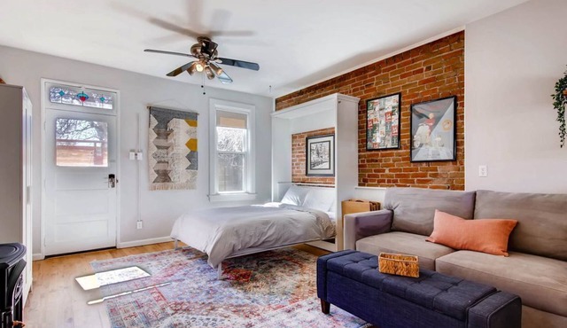 Historic Carriage House | West Highlands | Walk to Restaurants + Bars!