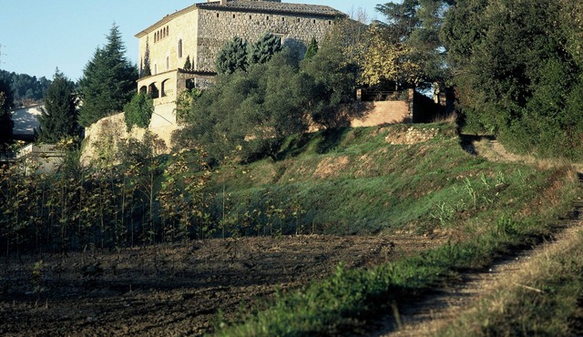 Historic castle is low-key yet elegant and near Girona/Costa Brava beaches