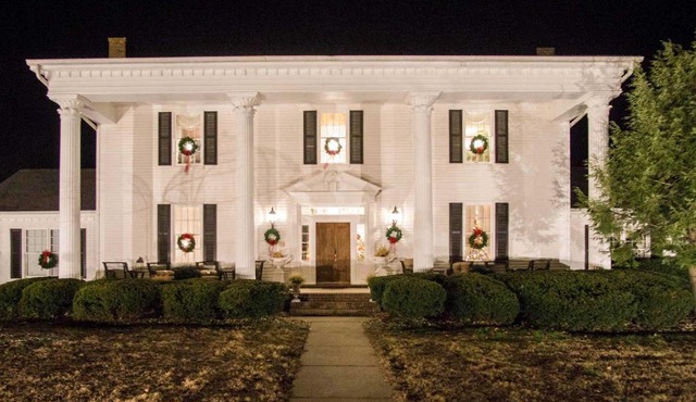 Historic Cedar Hill Mansion on Large Farm with Pool!