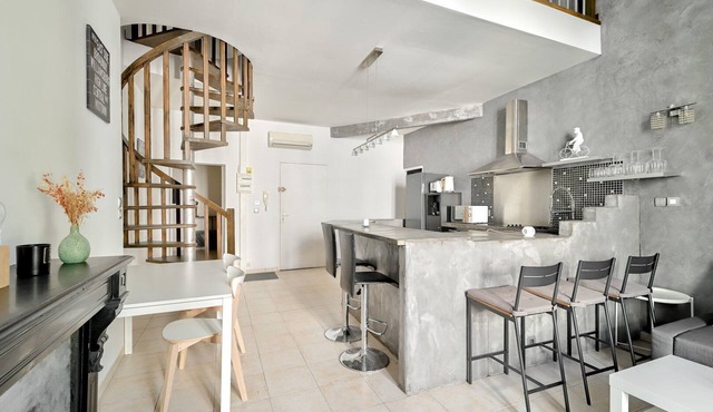 Historic Center – Arenas & Markets Nearby