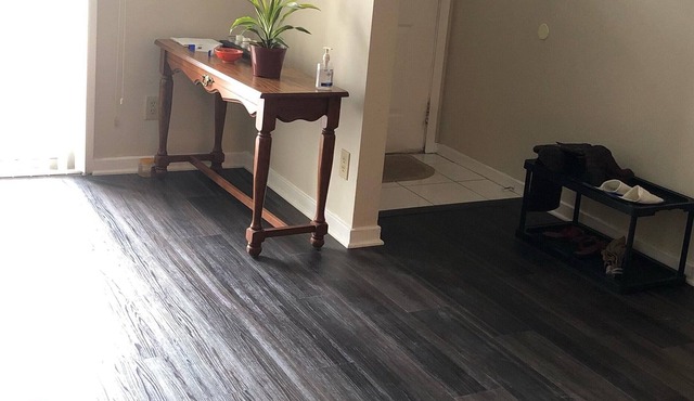 Historic & Charming Condo, Entire Condo, Sleeps 5