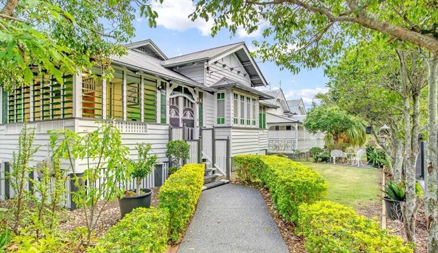 Historic Character-filled Jade Cottage