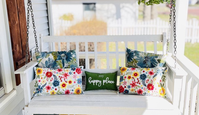 Historic charm, college proximity, and local flavor – your cozy, retreat awaits!