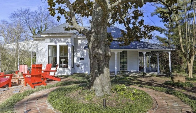 Historic charm in St. Elmo 3BR/3BA situated on over an acre at base of Lookout
