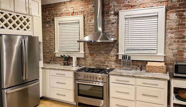 Historic Charm in the Oaks District