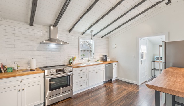 Historic Charm + Luxury Bath/Kitch, 10min DT Tulsa