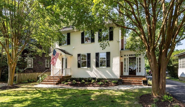 Historic Charm Meets Walkable Convenience in the Heart of Annapolis with Parking