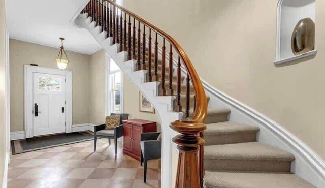 Historic Charm, Modern Luxury, Free Parking