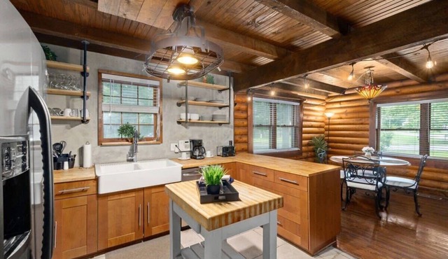 Historic Charm & Modern Luxury- The Campbell Cabin