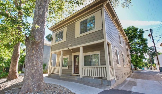 Historic Charm with Parking in Center of Midtown