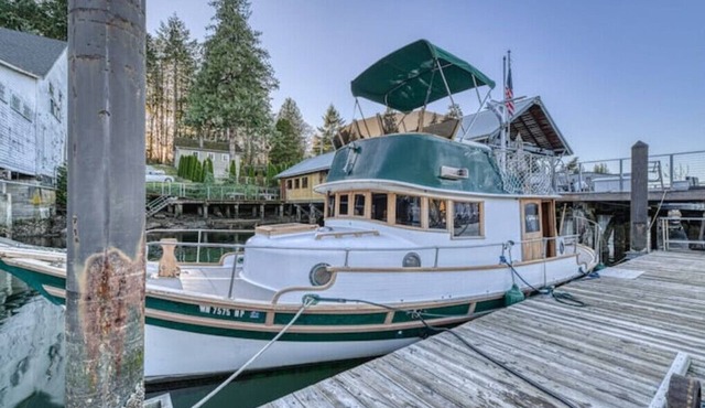 Historic Charming Boat in Downtown Harbornn