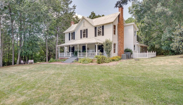 Historic & Charming Pittsboro Home w/Fireplaces