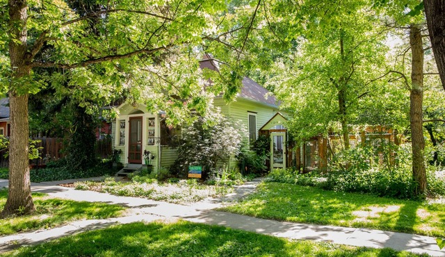 Historic Charming Bungalow in the Heart of Old Town