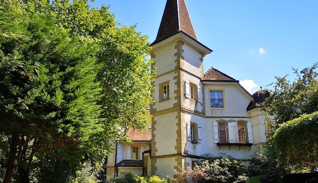 Historic Chateau Provides a Beautiful Wedding Venue in the Swiss Countryside
