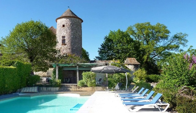 Historic Château with Pool, Sauna & Expansive Grounds