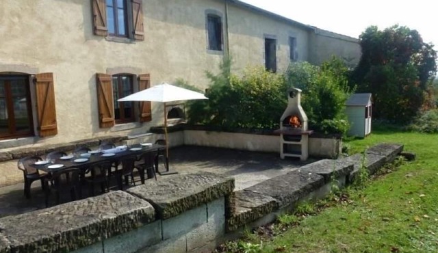 Historic Château with Modern Comforts, Electric Vehicle Charging, Near Vittel’s Thermal Baths