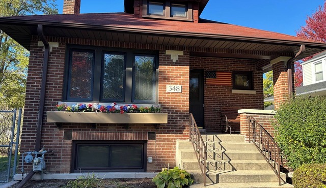Historic Chicago Brick Bungalow - Trails, Transit, Tranquility