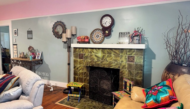 Historic city center craftsman: remodeled bathroom, patio, garden, full kitchen