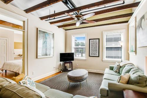 Historic City Market Loft Off Broughton