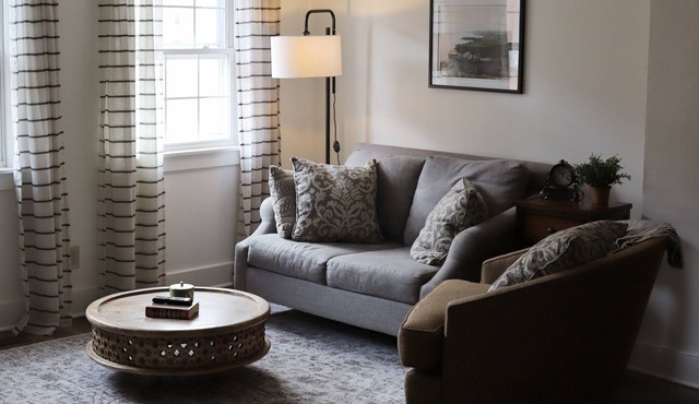 Historic Clarence Hollow Apartment