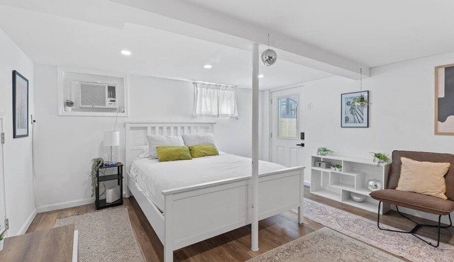 Historic Clarksville Studio w/Private Backyard