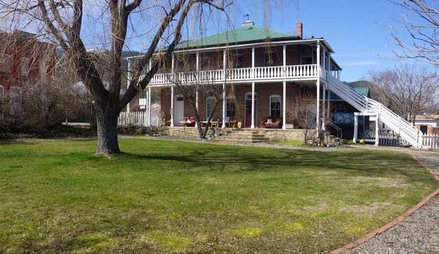 Historic Collier Hotel Vacation Rental