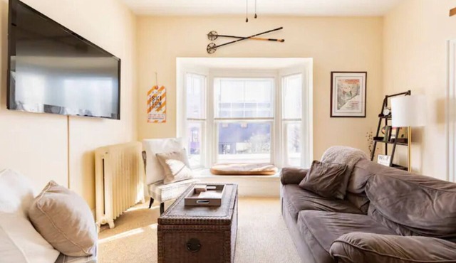 ⛰️HISTORIC COMFY CONDO IN HEART OF ELLICOTTVILLE, PVT PARKING, FLEXIBLE CANCEL⛰️
