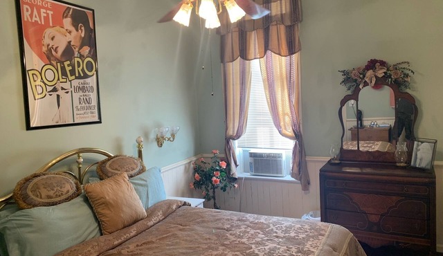 Historic Commercial Hotel (Est.1868) Sally Rand Suite
