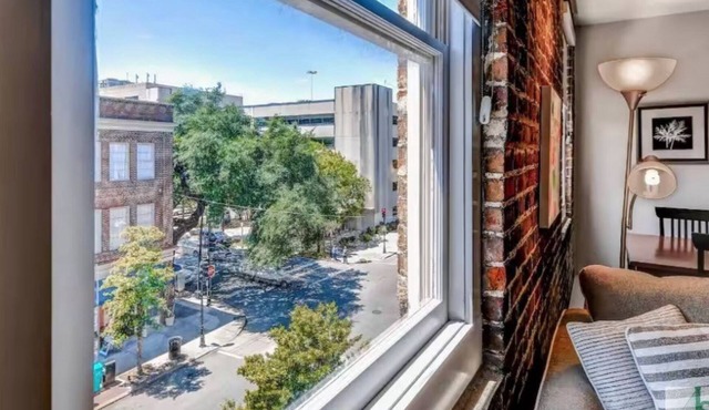 Historic condo in charming downtown Savannah