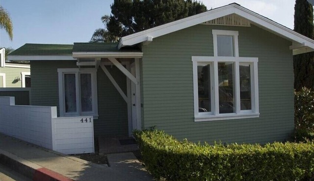 Historic Cottage 2 blocks to Beach & Town