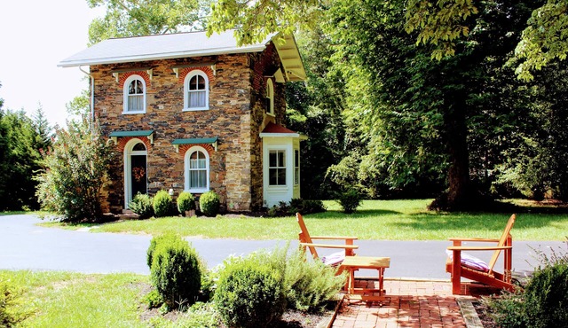 Historic Cottage in West Chester PA - Two miles from town.