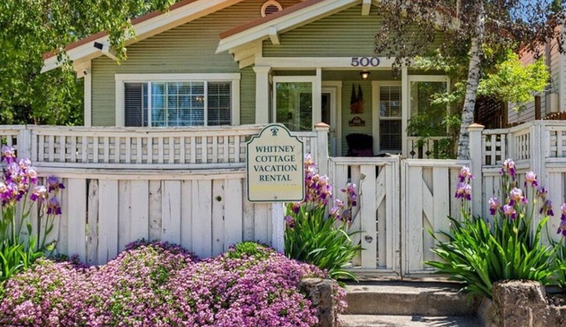 Historic cottage in downtown Mt. Shasta, just steps away from all the action.