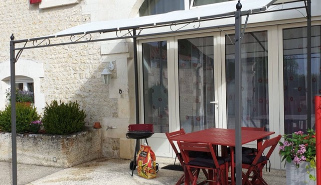 Historic cottage in Bellevigne with pool and private terrace