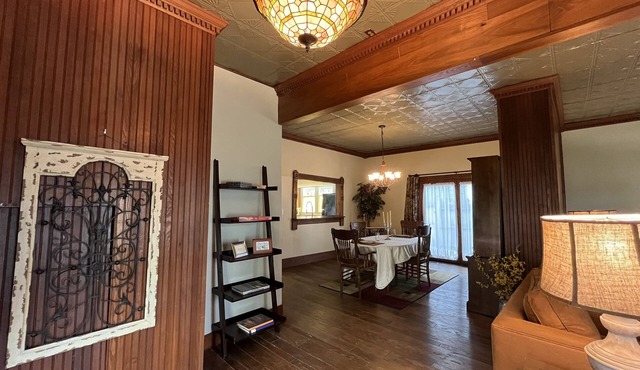 Historic Cottage in the Village of Zionsville