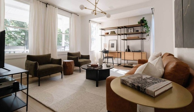 Historic Cottage + Modern Luxury Walk to Capitol