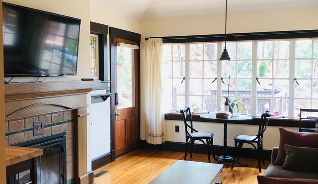 Historic Cottage - Near Grove Park Inn - Private Garden and Covered Swing