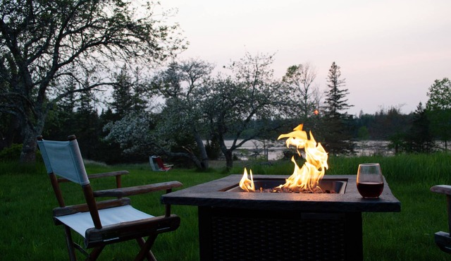 Historic Cottage on Secluded Cove, with kayak, canoe and private ocean access.